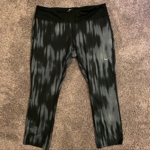 NIKE DRI-FIT TRAINING CROP LEGGINGS SZ L